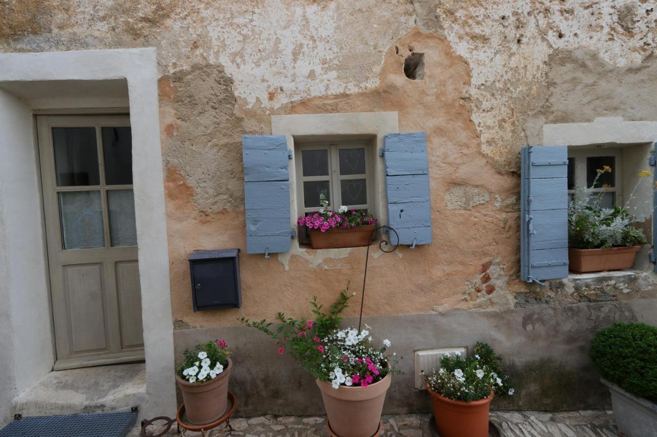 Sous le Château Rustrel Exterior foto